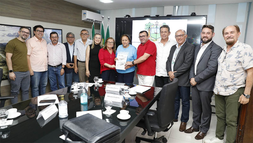 Imagem 1 -  Licença para construção da Barragem Poço de Varas é liberada. O reservatório será construído entre os municípios de São Miguel e Coronel João Pessoa, pelo Departamento Nacional de Obras Contra as Secas (DNOCS). A barragem hídrica, com valor estimado em R$ 45 milhões, está incluída no Programa de Aceleração do Crescimento (PAC-3). A estrutura terá a capacidade para 25,8 milhões de metros cúbicos. Quando estiver pronta, a água será utilizada para abastecer as duas cidades, além de Venha Ver. Serão beneficiadas mais de 50 mil pessoas.