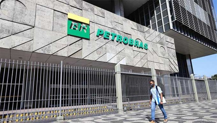 Imagem 1 - As inscrições haviam sido suspensas para ampliar a quantidade de cidades onde as provas serão aplicadas, segundo comunicado publicado no Diário Oficial no dia 3 de janeiro. O número passou de 19 para 35 municípios. Agora, com a reabertura das inscrições, os candidatos poderão alterar o local de prova se desejarem. Os interessados podem se inscrever no site do Centro Brasileiro de Pesquisa em Avaliação e Seleção e de Promoção de Eventos (Cebraspe), a banca organizadora do concurso, até as 18h do dia 31 de janeiro. O concurso contará com 6,4 mil vagas. Imagem 1 - As inscrições haviam sido suspensas para ampliar a quantidade de cidades onde as provas serão aplicadas, segundo comunicado publicado no Diário Oficial no dia 3 de janeiro. O número passou de 19 para 35 municípios. Agora, com a reabertura das inscrições, os candidatos poderão alterar o local de prova se desejarem. Os interessados podem se inscrever no site do Centro Brasileiro de Pesquisa em Avaliação e Seleção e de Promoção de Eventos (Cebraspe), a banca organizadora do concurso, até as 18h do dia 31 de janeiro. O concurso contará com 6,4 mil vagas.