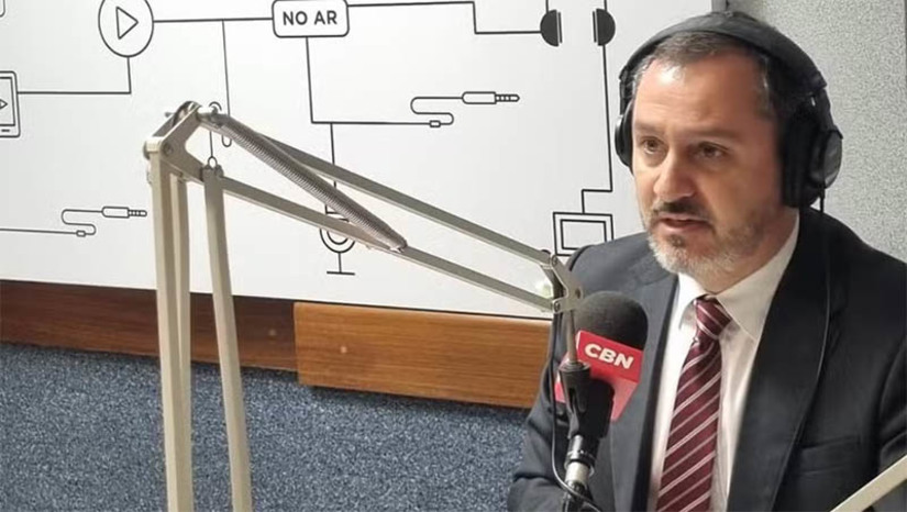 Imagem 1 - PF deve dar resposta final sobre o caso Marielle ainda neste primeiro trimestre, diz diretor. Andrei Rodrigues falou sobre as investigações do caso durante entrevista ao Jornal da CBN. Ele frisou que a equipe está no caso há menos de um ano, mas que está fazendo o possível para chegar a um desfecho. “Esse é um outro desafio que a Polícia Federal assumiu no ano passado. Estamos a menos de um ano à frente dessa investigação, de um crime que aconteceu há cinco anos”, disse. Imagem 1 - PF deve dar resposta final sobre o caso Marielle ainda neste primeiro trimestre, diz diretor. Andrei Rodrigues falou sobre as investigações do caso durante entrevista ao Jornal da CBN. Ele frisou que a equipe está no caso há menos de um ano, mas que está fazendo o possível para chegar a um desfecho. “Esse é um outro desafio que a Polícia Federal assumiu no ano passado. Estamos a menos de um ano à frente dessa investigação, de um crime que aconteceu há cinco anos”, disse.