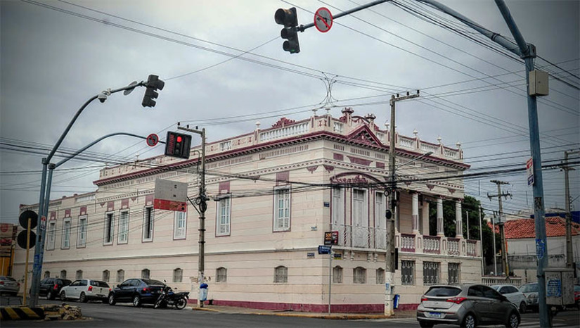Imagem 1 - Sefaz reforça prazo para pagamento da Taxa de Licença e Funcionamento Anual. O prazo para o pagamento do Alvará de Funcionamento é 31 de janeiro de 2024. O alvará pode ser emitido através do Portal do Contribuinte, no site da Prefeitura de Mossoró. O Alvará de Funcionamento é cobrado anualmente. Ele é obrigatório para pessoas físicas e jurídicas que desenvolvem ou laboram atividades comerciais no município. Imagem 1 - Sefaz reforça prazo para pagamento da Taxa de Licença e Funcionamento Anual. O prazo para o pagamento do Alvará de Funcionamento é 31 de janeiro de 2024. O alvará pode ser emitido através do Portal do Contribuinte, no site da Prefeitura de Mossoró. O Alvará de Funcionamento é cobrado anualmente. Ele é obrigatório para pessoas físicas e jurídicas que desenvolvem ou laboram atividades comerciais no município.