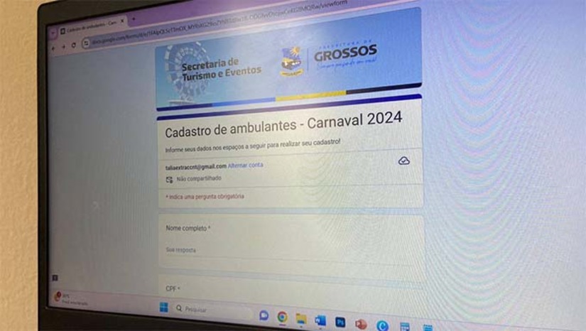 Imagem 1 - De acordo com a secretaria municipal de Turismo e Eventos, Geniffa Alves, o cadastro irá servir para se ter uma base de quantos ambulantes irão trabalhar no evento e a estrutura necessária para acomodá-los durante os dias de festa. Para se cadastrar, o ambulante deve acessar o link disponível na Bio do instagram da prefeitura de Grossos e informar: Nome completo, CPF, RG, endereço, telefone e o que pretende vender. Vale ressaltar que as inscrições não serão prorrogadas. O carnaval de Grossos acontece de 09 a 14 de fevereiro e contará com grandes atrações como Grafith, Thiago Freitas, Papazoni, Cavalheiros, Dodô Pressão e Muny Santos. Imagem 1 - De acordo com a secretaria municipal de Turismo e Eventos, Geniffa Alves, o cadastro irá servir para se ter uma base de quantos ambulantes irão trabalhar no evento e a estrutura necessária para acomodá-los durante os dias de festa. Para se cadastrar, o ambulante deve acessar o link disponível na Bio do instagram da prefeitura de Grossos e informar: Nome completo, CPF, RG, endereço, telefone e o que pretende vender. Vale ressaltar que as inscrições não serão prorrogadas. O carnaval de Grossos acontece de 09 a 14 de fevereiro e contará com grandes atrações como Grafith, Thiago Freitas, Papazoni, Cavalheiros, Dodô Pressão e Muny Santos.