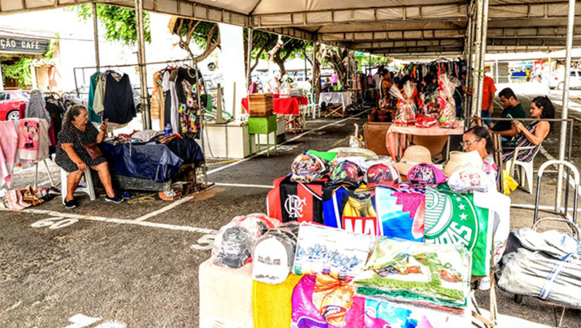 Imagem 1 -  O processo de realocação dos ambulantes instalados na Praça da Independência e na rua Bezerra Mendes, no entorno do Mercado Central é para a Prefeitura de Mossoró construir o Centro Comercial, num investimento de R$ 10,3 milhões. Vendedores ambulantes enaltecem que a transferência foi feito com diálogo e planejamento. “A organização está muito boa”, dia Luzia Neves. Foto: Wilson Moreno (Secom/PMM) 
