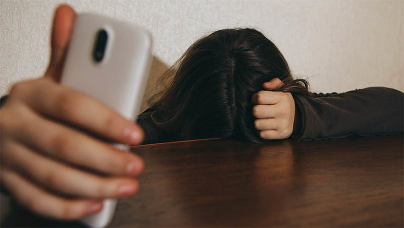 Imagem 1 - Governo sanciona lei que amplia punição para crime contra criança e adolescente. A nova legislação, publicada no Diário Oficial da União desta segunda-feira (15), institui a Política Nacional de Prevenção e Combate ao Abuso e Exploração Sexual da Criança e do Adolescente e promove alterações significativas no Código Penal, na Lei dos Crimes Hediondos e no Estatuto da Criança e do Adolescente, criminalizando, por exemplo, as práticas de bullying e cyberbullying. Imagem 1 - Governo sanciona lei que amplia punição para crime contra criança e adolescente. A nova legislação, publicada no Diário Oficial da União desta segunda-feira (15), institui a Política Nacional de Prevenção e Combate ao Abuso e Exploração Sexual da Criança e do Adolescente e promove alterações significativas no Código Penal, na Lei dos Crimes Hediondos e no Estatuto da Criança e do Adolescente, criminalizando, por exemplo, as práticas de bullying e cyberbullying.