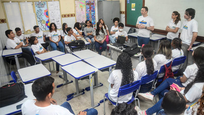 Imagem 1 - Estudantes da Uern podem atuar como estagiários no “Jovem do Futuro”. A prefeitura publicou edital para selecionar estudantes da Universidade dos cursos de graduação em Administração, Biologia, Ciência da Computação, Ciências Sociais, Contabilidade, Direito, Economia, Educação Física, Enfermagem, Física, Geografia, Gestão Ambiental, Filosofia, História, Jornalismo, Letras, Matemática, Música, Pedagogia, Publicidade e Propaganda, Química e Serviço Social. As inscrições iniciam nesta sexta-feira (19) e irão até o dia 26 próximo. Os interessados podem se inscrever por meio do portal de estágios, no site da PMM. Imagem 1 - Estudantes da Uern podem atuar como estagiários no “Jovem do Futuro”. A prefeitura publicou edital para selecionar estudantes da Universidade dos cursos de graduação em Administração, Biologia, Ciência da Computação, Ciências Sociais, Contabilidade, Direito, Economia, Educação Física, Enfermagem, Física, Geografia, Gestão Ambiental, Filosofia, História, Jornalismo, Letras, Matemática, Música, Pedagogia, Publicidade e Propaganda, Química e Serviço Social. As inscrições iniciam nesta sexta-feira (19) e irão até o dia 26 próximo. Os interessados podem se inscrever por meio do portal de estágios, no site da PMM.