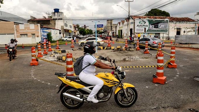 Imagem 1 -  A simulação segue até a sexta-feira, 26, e servirá para uma compreensão mais aprofundada do comportamento dos condutores, permitindo entender na prática o real funcionamento do local, levando em consideração vários fatores, como volume de veículos, velocidade, respeito preferencial e o perfil de deslocamento da população. A simulação surge como uma alternativa indispensável para análise e aprimoramento das necessidades da via.