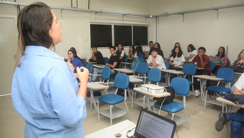 Imagem 1 -  O evento será destinado aos mil jovens que participaram da 1ª eidição do programa, juntamente com seus pais. Eles receberão os certificados de conclusão dos cursos. O titular da Secretaria Municipal de Assistência Social e Cidadania (SEMASC), Erison Natécio, ressalta a importância desse momento para os jovens e seus familiares.