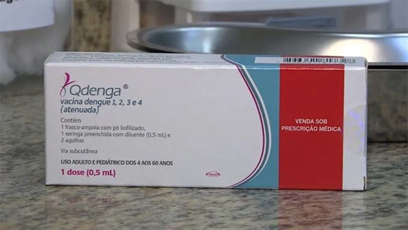 Imagem 1 - De acordo com o ministério da saúde, em razão de uma quantidade limitada de doses a serem fornecidas por parte do próprio laboratório, a vacinação contra a dengue vai priorizar crianças e adolescentes de 10 a 14 anos de idade, faixa etária que concentra o maior número de hospitalizações depois dos idosos. A previsão do ministério é que as doses adquiridas possam imunizar cerca de 3,2 milhões de pessoas ao longo de 2024. Imagem 1 - De acordo com o ministério da saúde, em razão de uma quantidade limitada de doses a serem fornecidas por parte do próprio laboratório, a vacinação contra a dengue vai priorizar crianças e adolescentes de 10 a 14 anos de idade, faixa etária que concentra o maior número de hospitalizações depois dos idosos. A previsão do ministério é que as doses adquiridas possam imunizar cerca de 3,2 milhões de pessoas ao longo de 2024.
