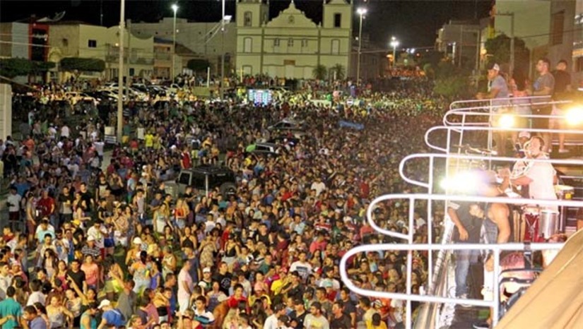 Imagem 1 -  Com a chegada do carnaval, diversos segmentos do comércio e do turismo potiguar se preparam para atender a demanda gerada pelo feriado prolongado. De acordo com pesquisas do Instituto Fecomércio RN (IFC), a data deve injetar mais de R$ 501 milhões na economia do Rio Grande do Norte, um aumento notável em relação a 2023, quando a projeção foi de R$ 467 milhões.