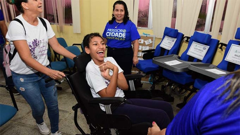 Imagem 1 - Nesta fase as matrículas on-line estarão disponíveis para alunos novatos com deficiência e/ou Transtorno do Espectro Autista (TEA), com comprovada vulnerabilidade econômica. Esta terceira etapa do calendário segue até as 23h59 do dia 8 de fevereiro. As solicitações devem ser feitas através do “Mossoró Digital” ou diretamente no site https://mossoro-rn.portalsigeduc.com.br. Imagem 1 - Nesta fase as matrículas on-line estarão disponíveis para alunos novatos com deficiência e/ou Transtorno do Espectro Autista (TEA), com comprovada vulnerabilidade econômica. Esta terceira etapa do calendário segue até as 23h59 do dia 8 de fevereiro. As solicitações devem ser feitas através do “Mossoró Digital” ou diretamente no site https://mossoro-rn.portalsigeduc.com.br.