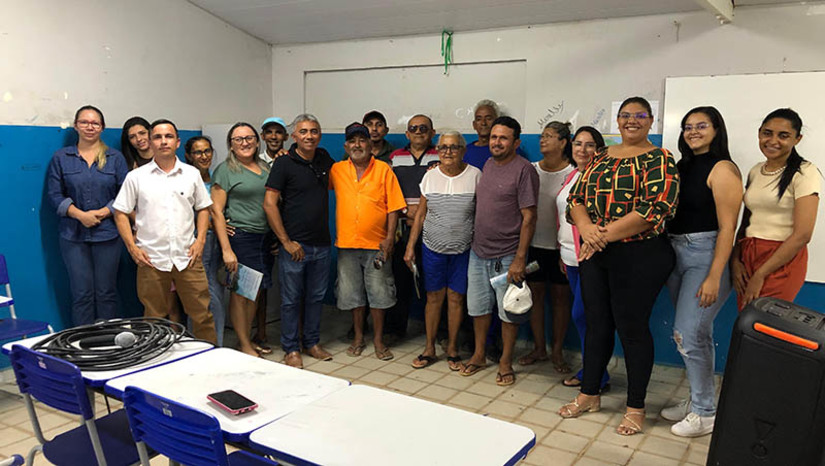 Imagem 1 - Secretarias de Serra do Mel dialogam com moradores da Vila Ceará. Na semana passada, os moradores da Vila Ceará participaram de um importante encontro, realizado na escola local. Na pauta, temas relevantes para a qualidade de vida dos moradores foram discutidos. Os principais pontos abordados incluíram o abastecimento de água, questões ambientais, atendimento na área da saúde, investimentos em infraestrutura e a gestão da coleta de lixo. Imagem 1 - Secretarias de Serra do Mel dialogam com moradores da Vila Ceará. Na semana passada, os moradores da Vila Ceará participaram de um importante encontro, realizado na escola local. Na pauta, temas relevantes para a qualidade de vida dos moradores foram discutidos. Os principais pontos abordados incluíram o abastecimento de água, questões ambientais, atendimento na área da saúde, investimentos em infraestrutura e a gestão da coleta de lixo.