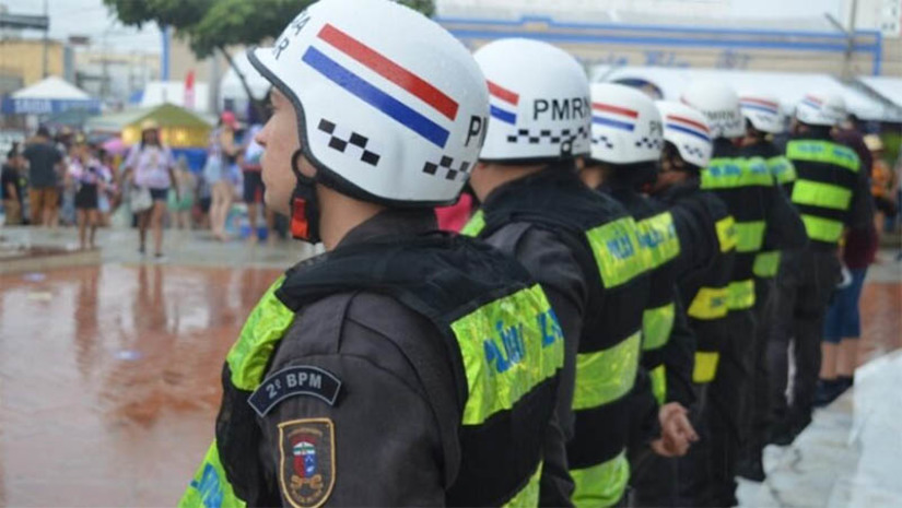 Imagem 1 - Operação Carnaval terá investimento de R$ 5 milhões e atuação de 3 mil agentes de segurança. Para este ano, as ações de segurança pública no Rio Grande do Norte contarão com um efetivo de 3.200 homens e mulheres, por dia de serviço. As ações se iniciam já na manhã do sábado, dia 10, e se estendem até o final da quarta-feira de Cinzas, dia 14. Todas as forças de segurança do estados estarão envolvidas na operação. Imagem 1 - Operação Carnaval terá investimento de R$ 5 milhões e atuação de 3 mil agentes de segurança. Para este ano, as ações de segurança pública no Rio Grande do Norte contarão com um efetivo de 3.200 homens e mulheres, por dia de serviço. As ações se iniciam já na manhã do sábado, dia 10, e se estendem até o final da quarta-feira de Cinzas, dia 14. Todas as forças de segurança do estados estarão envolvidas na operação.