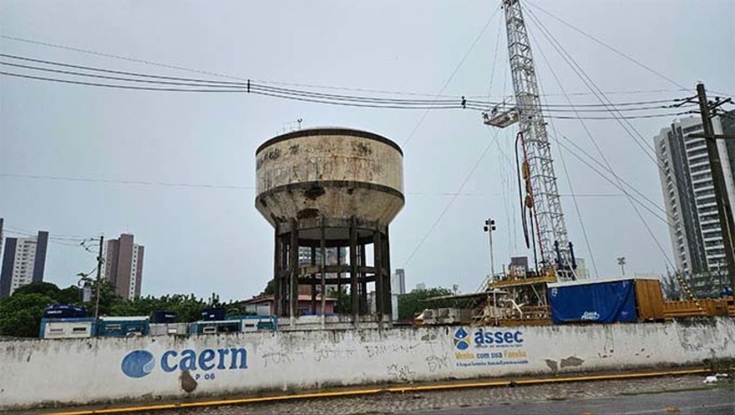 Imagem 1 -  A Caern informou nesta quarta- feira (14) que poço-15 que apresentou problema mecânico em conjunto motobomba e passa por manutenção. Os bairros: Doze Anos, Boa Vista, Aeroporto I e II e Dix-sept Rosado, em Mossoró, estão com abastecimento suspenso. A previsão é religar o sistema durante à noite de quinta-feira (15). Após religar são necessárias até 72 horas para normalização. A companhia informou ainda o cronograma de rodizio de abastecimento das comunidades rurais de Mossoró e Vilas de Serra do Mel. O rodízio é necessário devido a rebaixamento no nível da captação da barragem Armando Ribeiro. Confira o cronograma no MH.