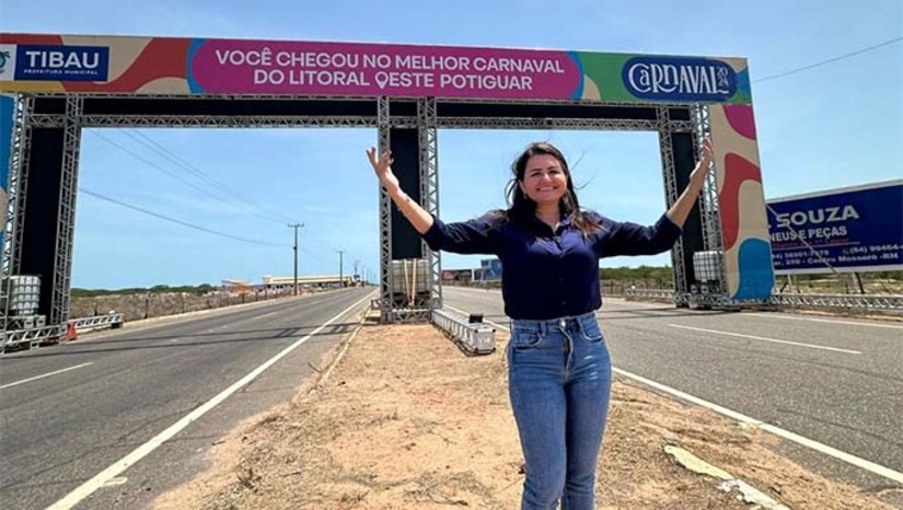Imagem 1 - “O carnaval de Tibau entrou para a história como o melhor do litoral norte potiguar e o maior de todos os tempos em nossa cidade. Quanta alegria ver, ao final da festa, que todo o esforço valeu a pena. Foi inesquecível. Vivemos juntos dias de muita alegria, de economia aquecida, de cultura local valorizada e apresentada a grandes artistas nacionais”, pontuou Lidiane Marques. A festa contou com a participação de atrações como Zé Cantor, Raí Saia Rodada, Netinho da Bahia e Michele Andrade, artistas que foram presenteados com a tradicional garrafa de areias coloridas, um símbolo de Tibau. Imagem 1 - “O carnaval de Tibau entrou para a história como o melhor do litoral norte potiguar e o maior de todos os tempos em nossa cidade. Quanta alegria ver, ao final da festa, que todo o esforço valeu a pena. Foi inesquecível. Vivemos juntos dias de muita alegria, de economia aquecida, de cultura local valorizada e apresentada a grandes artistas nacionais”, pontuou Lidiane Marques. A festa contou com a participação de atrações como Zé Cantor, Raí Saia Rodada, Netinho da Bahia e Michele Andrade, artistas que foram presenteados com a tradicional garrafa de areias coloridas, um símbolo de Tibau.