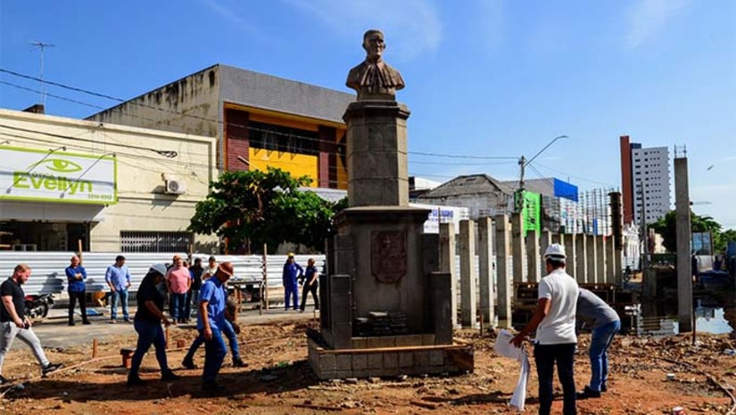 Imagem 1 -  O memorial será um espaço significativo para relembrar aqueles que foram afetados pela doença. A Prefeitura está comprometida em garantir que a construção seja concluída no prazo estabelecido, para a comunidade poder ter um local apropriado para prestar suas homenagens às vítimas da Covid-19. As obras estão em ritmo avançado, visando homenagear as 700 vidas perdidas durante a pandemia em Mossoró. O memorial está sendo construído na avenida Dix-sept Rosado, ao lado da Catedral de Santa Luzia.