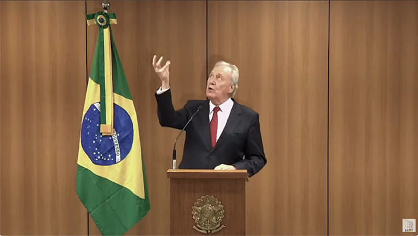 Imagem 1 - O relato estarrecedor do ministro expõe uma combinação absurda de falhas, que, em seu conjunto, segundo ele, contribuíram para que os dois acreanos conseguissem fugir. “Houve uma fuga pela luminária da cela”, diz o ministro Ricardo Lewandowski. Ainda segundo o ministro, a fuga foi "barata" e que os fugitivos devem está num perímetro de 15km da Penitenciária Federal de Mossoró. Quem avista-los, deve ligar para 181. Imagem 1 - O relato estarrecedor do ministro expõe uma combinação absurda de falhas, que, em seu conjunto, segundo ele, contribuíram para que os dois acreanos conseguissem fugir. “Houve uma fuga pela luminária da cela”, diz o ministro Ricardo Lewandowski. Ainda segundo o ministro, a fuga foi "barata" e que os fugitivos devem está num perímetro de 15km da Penitenciária Federal de Mossoró. Quem avista-los, deve ligar para 181.