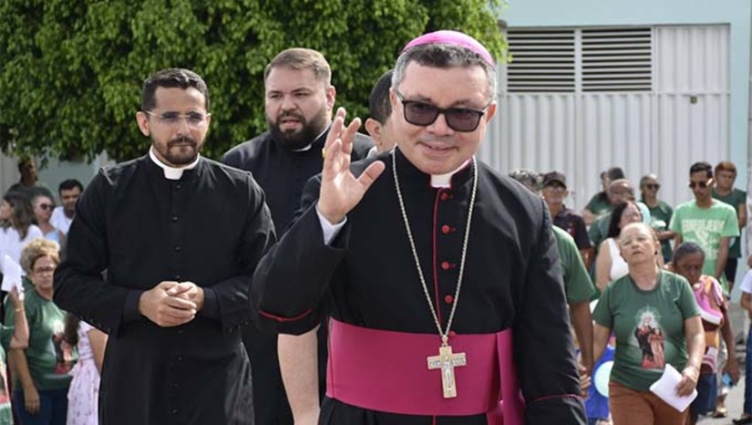 Imagem 1 - O novo bispo Dom Francisco de Sales, 56 anos, pernambucano, será acolhido em Mossoró no sábado, dia 17, a partir das 9h, na Paróquia de São João Batista, bairro Doze Anos. Às 16h45, haverá oração de Dom Francisco juntamente com o Clero, bispos convidados, diáconos e seminaristas no Santuário do Sagrado Coração de Jesus, Centro de Mossoró, e, em seguida, procissão para a Catedral de Santa Luzia. “Há expectativa de mais de 20 bispos presentes na cerimônia e 150 padres. Dom Francisco é presidente do Regional Nordeste 2 da CNBB. Autoridades, convidados, imprensa e fiéis de várias cidades e de Mossoró são aguardados para essa bonita recepção de boas-vindas ao novo pastor”, reforçou Padre Flávio Augusto Imagem 1 - O novo bispo Dom Francisco de Sales, 56 anos, pernambucano, será acolhido em Mossoró no sábado, dia 17, a partir das 9h, na Paróquia de São João Batista, bairro Doze Anos. Às 16h45, haverá oração de Dom Francisco juntamente com o Clero, bispos convidados, diáconos e seminaristas no Santuário do Sagrado Coração de Jesus, Centro de Mossoró, e, em seguida, procissão para a Catedral de Santa Luzia. “Há expectativa de mais de 20 bispos presentes na cerimônia e 150 padres. Dom Francisco é presidente do Regional Nordeste 2 da CNBB. Autoridades, convidados, imprensa e fiéis de várias cidades e de Mossoró são aguardados para essa bonita recepção de boas-vindas ao novo pastor”, reforçou Padre Flávio Augusto