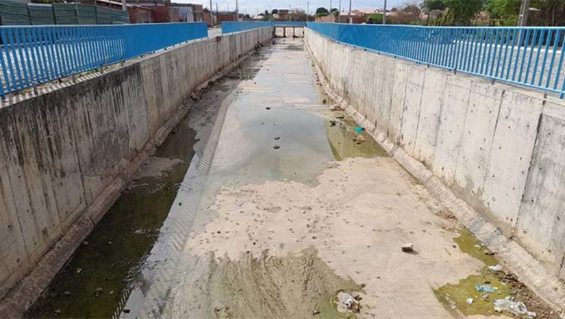Imagem 1 - As equipes de serviços urbanos seguem com cronograma de limpeza em toda a cidade, fortalecendo o monitoramento dos pontos que tem histórico de alagamentos durante o período de chuvas. Todos os canais, galerias, córregos e bocas de lobo estão devidamente limpos, é importante destacar a participação da comunidade em não descartar o lixo de forma irregular. Imagem 1 - As equipes de serviços urbanos seguem com cronograma de limpeza em toda a cidade, fortalecendo o monitoramento dos pontos que tem histórico de alagamentos durante o período de chuvas. Todos os canais, galerias, córregos e bocas de lobo estão devidamente limpos, é importante destacar a participação da comunidade em não descartar o lixo de forma irregular.