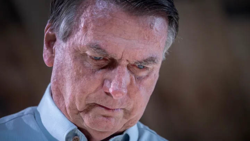 Imagem 1 -  [COLUNA ESPLANADA] Apesar de apostas e especulações de gente graúda da política sobre o futuro iminente do ex-presidente Jair Bolsonaro (PL) dentro de uma cadeia, perto da campanha eleitoral deste ano, há cautela para todos os lados no Judiciário e na Polícia Federal em seus inquéritos. O que for feito, será à luz da lei, na culpa ou na inocência, sem deixar erros que gerem um palanque eleitoral, principalmente numa eventual prisão dele por supostas ameaças à democracia. “O clã e seus seguidores querem canonizar Bolsonaro antes e durante as eleições; não daremos palco para eles de jeito nenhum”, diz investigador experiente da PF.