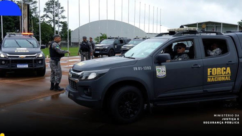 Imagem 1 -  100 agentes, 22 viaturas e um ônibus da Força Nacional chegam a Mossoró a quinta-feira (22). O efetivo, formado por policiais e bombeiros militares que já integram a Força, estão sendo mobilizados para ajudar nas buscas pelos dois foragidos na Penitenciária Federal de Mossoró. Os agentes atuarão por 30 dias no município potiguar. No entanto, as buscas não possuem prazo para serem finalizadas.