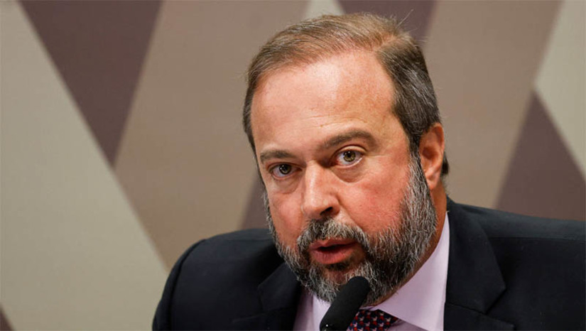 Imagem 1 -  [COLUNA ESPLANADA] O PSD está cobrando a cabeça de Alexandre Silveira ao manda-chuva da legenda, Gilberto Kassab, no 2º semestre, quando Lula da Silva deve fazer uma minirreforma. O desgaste de Silveira com Jean Paul Prates, da Petrobras, nem conta – há quem aponte que o ministro apenas vocalize recados de Lula. A bronca é interna. Silveira não atende a bancada, apenas a Rodrigo Pacheco, presidente do Senado e seu conterrâneo. 