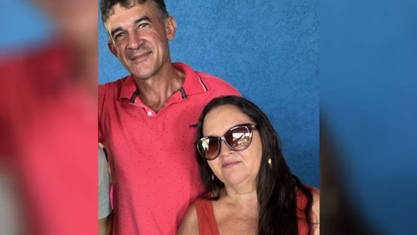 Imagem 1 -  Corpo de Maria das Vitórias é encontrado no açude do governo, em Carnaúba dos Dantas. A mulher e o esposo dela, José Everaldo Dantas, desapareceram no domingo (3), após o carro do casal ser levado pela correnteza de um riacho, ao tentarem atravessar uma passagem molhada, na zona rural do município. O corpo do homem havia sido encontrado no início da manhã de ontem (5). Já o de Maria das Vitórias Dantas foi localizado por volta das 6h desta quarta-feira (6). Ambos haviam sido arrastados para dentro do chamado Açude do Governo, distante cerca de 2km do ponto onde desapareceram.