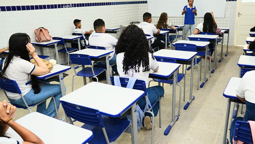 Imagem 1 - Prefeitura de Mossoró convoca 101 aprovados no PSS da Educação. A relação dos convocados, entre professores e supervisores escolares, está disponível no Diário Oficial de Mossoró (DOM) desta terça-feira (5). Estão sendo convocados 93 professores, que irão atuar nas áreas de Educação Infantil, Ensino Fundamental Anos Iniciais, Língua Portuguesa, Artes, Ciências, Educação Física e Geografia, além de 8 supervisores escolares. Imagem 1 - Prefeitura de Mossoró convoca 101 aprovados no PSS da Educação. A relação dos convocados, entre professores e supervisores escolares, está disponível no Diário Oficial de Mossoró (DOM) desta terça-feira (5). Estão sendo convocados 93 professores, que irão atuar nas áreas de Educação Infantil, Ensino Fundamental Anos Iniciais, Língua Portuguesa, Artes, Ciências, Educação Física e Geografia, além de 8 supervisores escolares.