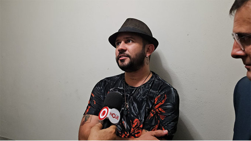 Imagem 1 -  O poeta conversou com a reportagem do portal MOSSORÓ HOJE um pouco antes da palestra que ministrou na abertura da Jornada Pedagógica, no município de Patu, no Oeste do Rio Grande do Norte. Ele elogiou a obra do mossoroense Antônio Francisco, quem ele diz é motivo de inspiração para ele. “A literatura de Antônio Francisco já está presente nas escolas. Para Braulio Bessa, na educação “a poesia tem papel educativo e curativo. A poesia provoca e faz refletir. Ela emociona”, acrescenta o renomado poeta.