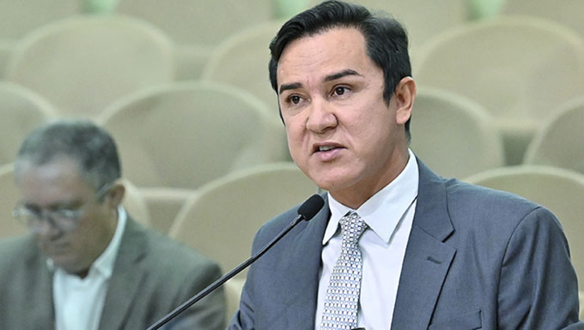Imagem 1 -  “O prefeito Allison Bezerra, um empreendedor aguerrido, ousado, um gestor que escreve com letras garrafais seu nome na história do Executivo mossoroense, anunciará grandes atrações locais e nacionais”, disse.  Neilton Diógenes destacou a importância do evento para a cultura e economia da cidade. “O Mossoró Cidade Junina é um evento potencial para geração de emprego e renda. Os números falam por si. Ano passado, Mossoró Cidade Junina movimentou R$ 291 milhões. Os dados são frutos de um estudo da Faculdade de Economia da Unidade do Estado do Rio Grande do Norte. Nos 30 dias de festa foram gerados 7.200 empregos.”, reforçou ao comparar o evento com outros realizados no Nordeste.