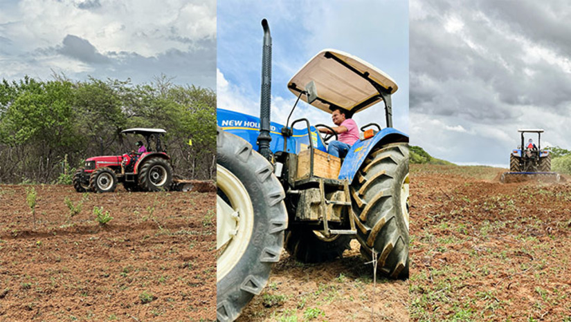 Imagem 1 - Segundo o prefeito Raimundo Pezão, os benefícios estão sendo direcionados ao homem do campo de Umarizal, através de parceria com o Governo do Estado. Ao todo, 1.500 pequenos agricultores de 30 comunidades, estão recebendo o preparo da terra desde o dia 24 de fevereiro e deve concluído neste dia 10. Tão logo está sendo concluído o corte da terra, os agricultores estão iniciando o plantio do feijão, milhõ e sorgo, para aproveitar a temporada chuvas boas. Imagem 1 - Segundo o prefeito Raimundo Pezão, os benefícios estão sendo direcionados ao homem do campo de Umarizal, através de parceria com o Governo do Estado. Ao todo, 1.500 pequenos agricultores de 30 comunidades, estão recebendo o preparo da terra desde o dia 24 de fevereiro e deve concluído neste dia 10. Tão logo está sendo concluído o corte da terra, os agricultores estão iniciando o plantio do feijão, milhõ e sorgo, para aproveitar a temporada chuvas boas.
