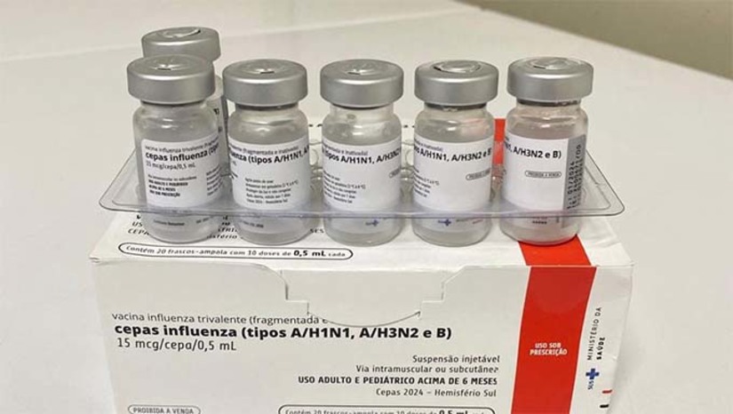 Imagem 1 - Durante a semana, a vacinação continua nas Unidades Básicas de Saúde (UBSs) do município. A vacinação contra a Influenza tem o objetivo de reduzir as complicações, as internações e a mortalidade decorrentes das infecções pelo vírus da influenza na população-alvo da campanha. Neste primeiro momento, a vacina é direcionada a grupos prioritários, conforme critérios estabelecidos pelo Ministério da Saúde. Imagem 1 - Durante a semana, a vacinação continua nas Unidades Básicas de Saúde (UBSs) do município. A vacinação contra a Influenza tem o objetivo de reduzir as complicações, as internações e a mortalidade decorrentes das infecções pelo vírus da influenza na população-alvo da campanha. Neste primeiro momento, a vacina é direcionada a grupos prioritários, conforme critérios estabelecidos pelo Ministério da Saúde.