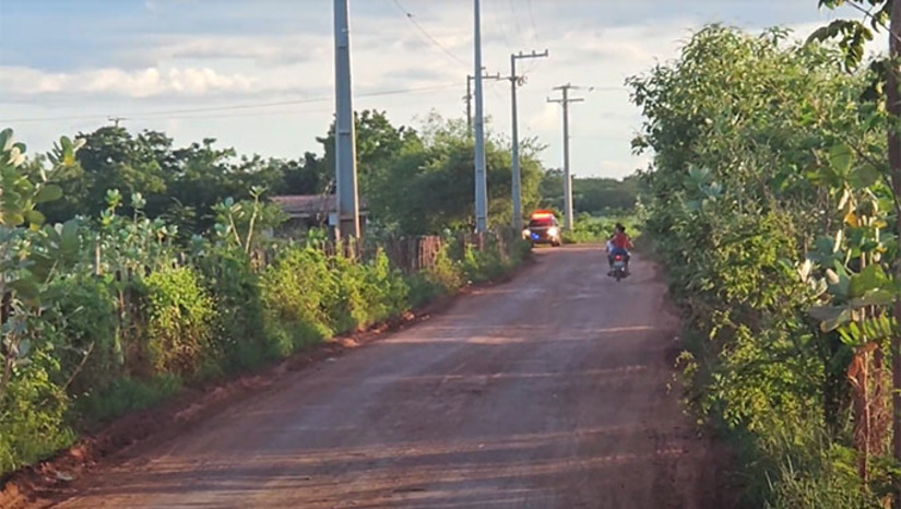 Imagem 1 -  O trabalho de patrulhamento e também revistando fazendas e comunidades de assentamento continua na região que compreende entre a cidade de Baraúna e a Reserva Nacional da Furna Feia, aonde os fugitivos Deibson Cabral Nascimento, o Tatu, de 33 anos, e Rogério da Silva Mendonça, o Martelo, de 35 anos, foram vistos há cinco dias quando invadiram uma propriedade, querendo comida, celular e dinheiro. Na ocasião, agrediram o agricultor que tomava conta do local.