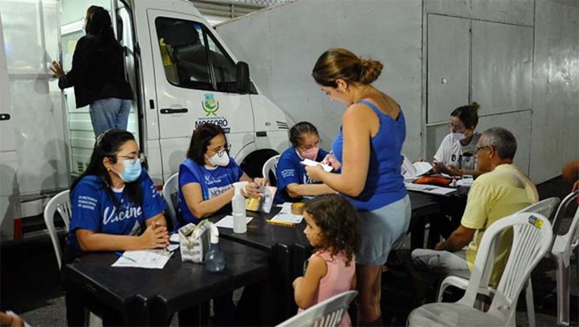 Imagem 1 - Além da vacina contra a Influenza para grupos prioritários definidos pelo Ministério da Saúde, o público que comparecer à festa religiosa terá acesso a outros imunizantes, visando colocar em dia o cartão de vacinação. A Secretaria Municipal de Saúde (SMS) colocará em funcionamento ponto extra de vacinação na Festa de São José 2024 no sábado (16) e domingo (17), das 17h às 21h. Imagem 1 - Além da vacina contra a Influenza para grupos prioritários definidos pelo Ministério da Saúde, o público que comparecer à festa religiosa terá acesso a outros imunizantes, visando colocar em dia o cartão de vacinação. A Secretaria Municipal de Saúde (SMS) colocará em funcionamento ponto extra de vacinação na Festa de São José 2024 no sábado (16) e domingo (17), das 17h às 21h.