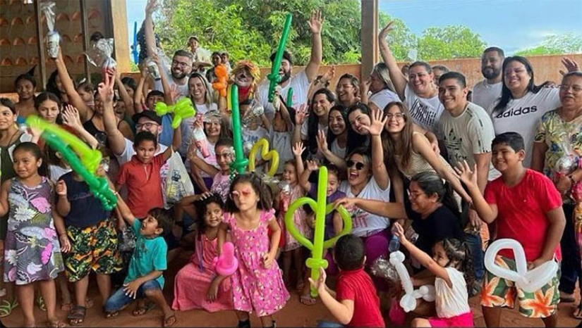 Imagem 1 - Dom de Amar promove “Páscoa Solidária” na Comunidade Hipólito . A campanha mobiliza os mais de 40 voluntários do ´Dom de Amar´ que atuam por meio de redes sociais e presencialmente para arrecadarem a doação do valor de 20 reais. O valor será destinado para aquisição dos ovos de chocolate e insumos que serão utilizados para o lanche e recreação dos presentes. Mais de 80 crianças e moradores da Comunidade Hipólito, zona rural de Mossoró, serão beneficiados. Imagem 1 - Dom de Amar promove “Páscoa Solidária” na Comunidade Hipólito . A campanha mobiliza os mais de 40 voluntários do ´Dom de Amar´ que atuam por meio de redes sociais e presencialmente para arrecadarem a doação do valor de 20 reais. O valor será destinado para aquisição dos ovos de chocolate e insumos que serão utilizados para o lanche e recreação dos presentes. Mais de 80 crianças e moradores da Comunidade Hipólito, zona rural de Mossoró, serão beneficiados.