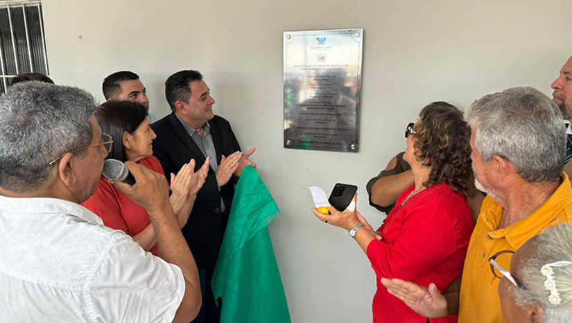 Imagem 1 -  Serra do Mel inaugura CREAS ampliando o acesso a direitos e proteção social. A inauguração aconteceu nesta quinta-feira (14). O equipamento é uma peça fundamental na rede de assistência social, fechando um elo importante para o atendimento integral às demandas da população. Durante a cerimônia, a secretária de Assistência Social, Lívia Azevedo, destacou o empenho da gestão municipal em dotar a cidade de equipamentos públicos voltados para a assistência social. 