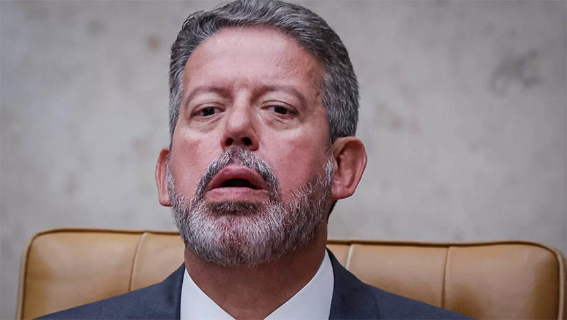 Imagem 1 -  [COLUNA ESPLANADA]  Sob o comando de Arthur Lira (PP-AL), a Câmara dos Deputados dificulta o acesso às informações. Para saber quais deputados assinaram pedido de impeachment contra o presidente Lula da Silva, por exemplo, a orientação é que o pedido seja encaminhado via Lei de Acesso à Informação (LAI). Em gestões anteriores, essas informações eram fornecidas em, no máximo, 48 horas. 