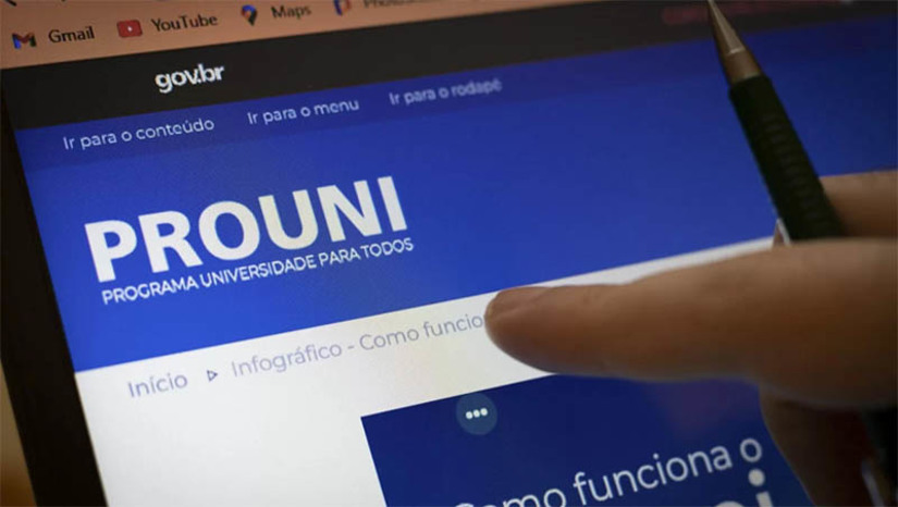 Imagem 1 - Estudantes já podem manifestar interesse na lista de espera do Prouni. Os candidatos que não foram pré-selecionados em nenhuma das duas chamadas da edição 2024 do programa podem manifestar interesse em participar da lista de espera, até as 23h59 do dia 19 de março, pelo Portal Único de Acesso ao Ensino Superior. O MEC disponibilizará o resultado da lista de espera no dia 22 de março. Nessa edição do Prouni para o primeiro semestre de 2024, o MEC ofereceu, ao todo, 406.428 bolsas, sendo 308.977 integrais (100%) e 97.451 parciais (50%), distribuídas em 15.482 cursos, de 1.028 instituições participantes. Imagem 1 - Estudantes já podem manifestar interesse na lista de espera do Prouni. Os candidatos que não foram pré-selecionados em nenhuma das duas chamadas da edição 2024 do programa podem manifestar interesse em participar da lista de espera, até as 23h59 do dia 19 de março, pelo Portal Único de Acesso ao Ensino Superior. O MEC disponibilizará o resultado da lista de espera no dia 22 de março. Nessa edição do Prouni para o primeiro semestre de 2024, o MEC ofereceu, ao todo, 406.428 bolsas, sendo 308.977 integrais (100%) e 97.451 parciais (50%), distribuídas em 15.482 cursos, de 1.028 instituições participantes.