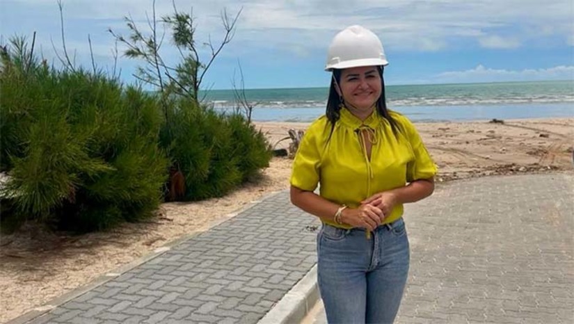 Imagem 1 -  Lidiane também anunciou que, por meio do Programa Avança Tibau (PAT), outras vias também estão sendo revitalizadas, com pavimentação asfáltica e a paralelepípedo.  “São mais de 40 ruas transformadas. É desenvolvimento, é progresso, é mais segurança para a população, maior fluidez no trânsito e mais bem-estar para todos. Tibau vive um novo tempo, um tempo de muitas realizações, com avanços em todas as áreas”, concluiu a gestora