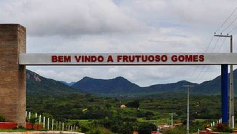 Imagem 1 -  Homem é morto em propriedade rural do município de Frutuoso Gomes. O crime aconteceu na manhã desta sexta-feira (22). De acordo com delegado Paulo Cesário, as informações colhidas até o momento dão conta que a vítima, identificada Reinaldo Pereira Filho, estava em uma propriedade do Sítio Cachoeirinha, quando foi surpreendida e morta com vários disparos de arma de fogo. Os suspeitos chegaram ao local em um carro tipo Corolla, de cor cinza. Ainda não há informações sobre os atiradores ou a motivação do crime. A polícia civil vai investigar o caso.