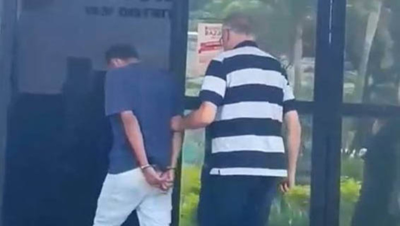 Imagem 1 - Hacker é preso em São Paulo após vítima de Frutuoso Gomes denunciar golpe. O homem de 24 anos foi preso na quarta-feira (20), no âmbito da “Operação Botnet”, deflagrada pela polícia civil de Patu, com o apoio do 103° Distrito Policial (Itaquera/Cohab II) da Polícia Civil de São Paulo. Segundo as investigações, o suspeito invadia perfis do Instagram e Facebook e passava a divulgar falsos investimentos com retorno financeiro imediato, através do pix. As investigações comprovaram que o infrator tinha dezenas de perfis nas redes sociais, com aplicação de golpes em vítimas de diversas unidades da federação. Imagem 1 - Hacker é preso em São Paulo após vítima de Frutuoso Gomes denunciar golpe. O homem de 24 anos foi preso na quarta-feira (20), no âmbito da “Operação Botnet”, deflagrada pela polícia civil de Patu, com o apoio do 103° Distrito Policial (Itaquera/Cohab II) da Polícia Civil de São Paulo. Segundo as investigações, o suspeito invadia perfis do Instagram e Facebook e passava a divulgar falsos investimentos com retorno financeiro imediato, através do pix. As investigações comprovaram que o infrator tinha dezenas de perfis nas redes sociais, com aplicação de golpes em vítimas de diversas unidades da federação.