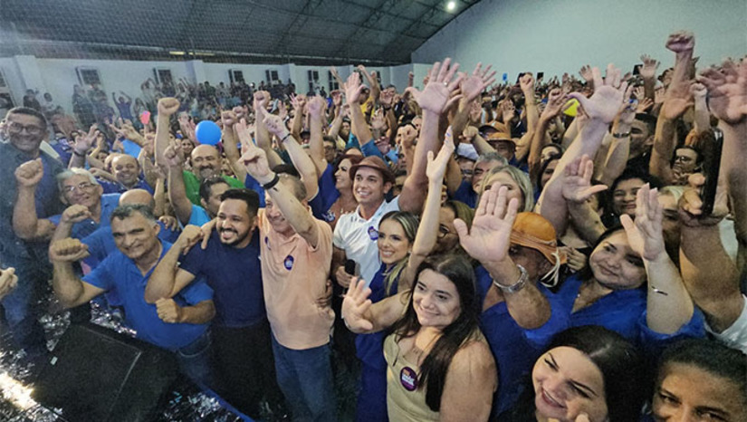 Imagem 1 - Também abonou a ficha de filiação de 7 mulheres, fortes lideranças em Mossoró, entre as quais a guarda municipal Lílian Cinthia, co-autora do Projeto Patrulha Maria da Penha. Abraçam o projeto de reeleição de Allyson Bezerra vereadores fortes na cidade, como Genilson Alves e Francisco Carlos, e também forte na zona rural, como Aislan Markruty, da Maísa. Ao MOSSORÓ HOJE, o ex-senador José Agripino fez fortes elogios ao gestor Allyson Bezerra. "É o melhor dos melhores", disse. Assista discurso de José Agripino e Allyson Bezerra no instagram do MH. Imagem 1 - Também abonou a ficha de filiação de 7 mulheres, fortes lideranças em Mossoró, entre as quais a guarda municipal Lílian Cinthia, co-autora do Projeto Patrulha Maria da Penha. Abraçam o projeto de reeleição de Allyson Bezerra vereadores fortes na cidade, como Genilson Alves e Francisco Carlos, e também forte na zona rural, como Aislan Markruty, da Maísa. Ao MOSSORÓ HOJE, o ex-senador José Agripino fez fortes elogios ao gestor Allyson Bezerra. "É o melhor dos melhores", disse. Assista discurso de José Agripino e Allyson Bezerra no instagram do MH.
