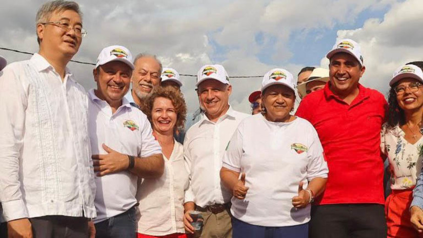 Imagem 1 -  Isolda propõe a criação da Frente Parlamentar da Mecanização da Agricultura Familiar . Em sua fala, na sessão desta terça-feira (26), na ALRN, a deputada reafirmou a importância da mecanização para melhorar a produção e a vida dos agricultores familiares do Rio Grande do Norte e convidou demais deputados interessados no tema para compor esta ferramenta parlamentar. O investimento de mecanização da agricultura familiar vem se consolidando desde o final do ano passado, com a parceria Brasil-China, através da articulação dos governos federais e estaduais, Consórcio Nordeste, universidades e movimentos sociais. 
