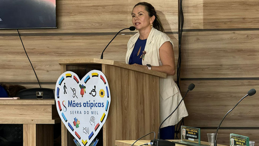 Imagem 1 -  A médica Raysa Madlene, ministrou palestra voltada para as "Mães Atípicas". Durante sua apresentação, ela abordou a importância do papel das mães no desenvolvimento e educação de crianças com autismo, oferecendo orientações valiosas para auxiliá-las nessa jornada desafiadora.