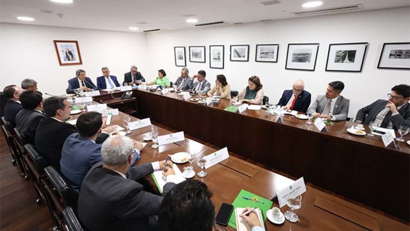 Imagem 1 -  Durante a reunião, os governadores apresentaram propostas ao ministro Fernando Haddad. A primeira é a aprovação de uma Proposta de Emenda à Constituição, a PEC 51/2019, que pretende harmonizar o pagamento dos Fundos de Participação dos Estados (FPE) e dos Municípios (FPM).