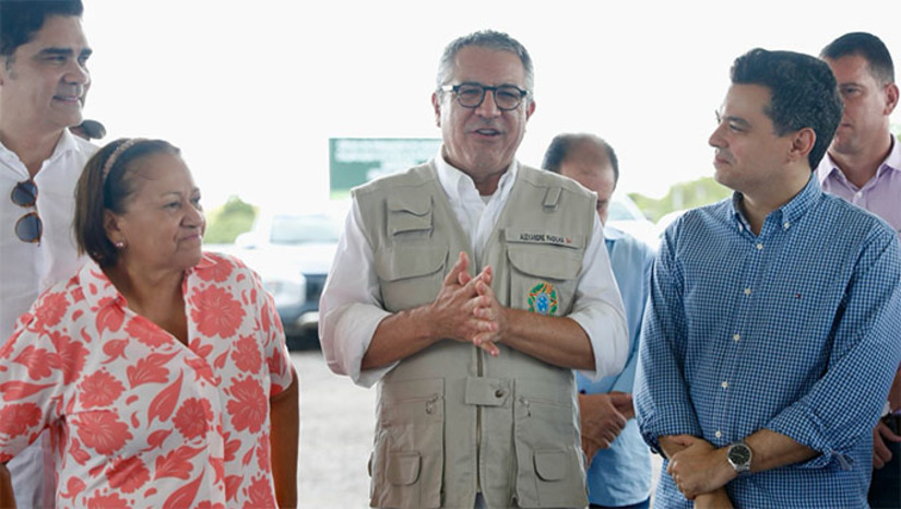 Imagem 1 - A Governadora Fátima Bezerra recepcionou o ministro em visita as obras de conclusão da Reta Tabajara e também conheceu o projeto do Hospital Metropolitano. Na ocasião, falaram da duplicação da BR 304, começando pelo trecho Mossoró-Assu-RN, conforme defendeu o ex-senador Jean Paul Prates, que colocou esta obra no Plano de Investimento do Governo Federal. O Ministro garantiu liberação de R$ 260 milhões para o Hospital Metropolitano e 74 milhões alocados para os projetos de duplicação da BR 304. Imagem 1 - A Governadora Fátima Bezerra recepcionou o ministro em visita as obras de conclusão da Reta Tabajara e também conheceu o projeto do Hospital Metropolitano. Na ocasião, falaram da duplicação da BR 304, começando pelo trecho Mossoró-Assu-RN, conforme defendeu o ex-senador Jean Paul Prates, que colocou esta obra no Plano de Investimento do Governo Federal. O Ministro garantiu liberação de R$ 260 milhões para o Hospital Metropolitano e 74 milhões alocados para os projetos de duplicação da BR 304.