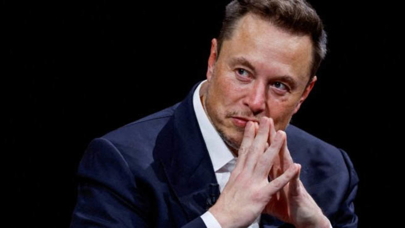 Imagem 1 - STF inclui Elon Musk como investigado no inquérito das milícias digitais. O Ministro Alexandre de Moraes também instaurou inquérito para apurar as condutas de Musk, dono da rede social X, quanto aos crimes de obstrução à Justiça, organização criminosa e incitação ao crime. “As redes sociais não são terra sem lei; não são terra de ninguém”, destacou na decisão, tomada após o empresário fazer postagens na rede social que, segundo Moraes, são uma “campanha de desinformação” que instiga “desobediência e obstrução à Justiça”. Imagem 1 - STF inclui Elon Musk como investigado no inquérito das milícias digitais. O Ministro Alexandre de Moraes também instaurou inquérito para apurar as condutas de Musk, dono da rede social X, quanto aos crimes de obstrução à Justiça, organização criminosa e incitação ao crime. “As redes sociais não são terra sem lei; não são terra de ninguém”, destacou na decisão, tomada após o empresário fazer postagens na rede social que, segundo Moraes, são uma “campanha de desinformação” que instiga “desobediência e obstrução à Justiça”.