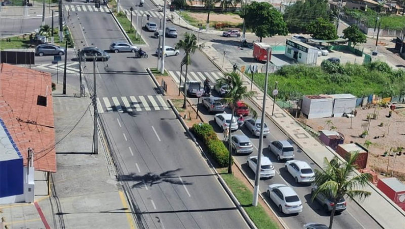 Imagem 1 -  Proprietários de 314.828 veículos do RN com placas finais 5 e 6 devem pagar o licenciamento esta semana. Os condutores com veículos cujas placas terminam em 5 e 6 devem quitar a taxa até esta quinta-feira (11) e sexta-feira (12), respectivamente. A taxa de licenciamento é um dos débitos obrigatórios para emissão do Certificado de Registro de Licenciamento de Veículo (CRLV), documento exigido para que os veículos circulem nas vias. A taxa no RN tem o valor de R$ 90, mantido sem reajuste desde o ano de 2018.