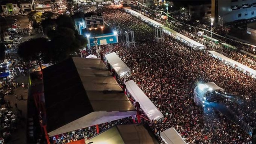 Imagem 1 -  A partir da próxima semana, o cadastro será direcionado aos comerciantes que pretendem vender nos polos da festa. A novidade é que o procedimento também poderá ser feito on-line, por meio de formulário eletrônico, mesmo sistema utilizado por técnicos da Prefeitura no atendimento presencial. Dessa forma, o município agiliza o processo de cadastramento, permitindo que o comerciante realize a inscrição pela internet, utilizando computador, tablet ou celular.