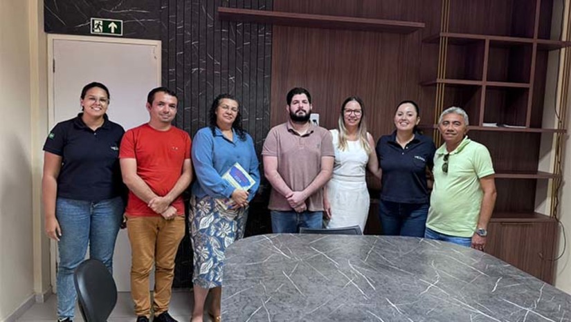 Imagem 1 -  A iniciativa busca fornecer estratégias eficazes para a administração e controle desses materiais, visando não apenas a limpeza urbana, mas também a preservação ambiental. A parceria entre Gestão Municipal e a Voltalia é um passo significativo rumo a uma gestão mais sustentável dos resíduos sólidos em Serra do Mel.  Ao trabalharem em conjunto, as partes envolvidas pretendem desenvolver um plano abrangente que aborde todas as etapas do ciclo de vida dos resíduos, desde a coleta até a destinação final.