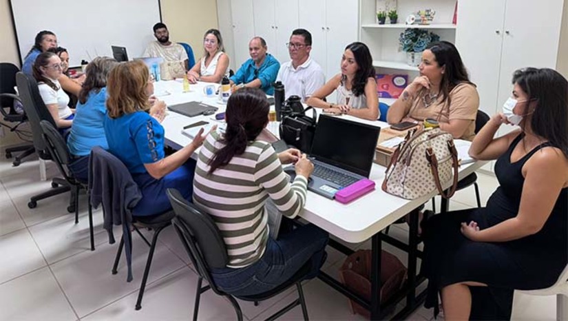 Imagem 1 -  O objetivo da visita foi reconhecer e aprender com o trabalho efetivo sobre inclusão que vem sendo desenvolvido no município. Durante a reunião, foram realizadas trocas de experiências e aprendizados entre os representantes dos dois municípios, com o intuito de compartilhar práticas bem-sucedidas e possibilitar que outros locais possam seguir o exemplo de Lajes e Serra do Mel em relação à inclusão.