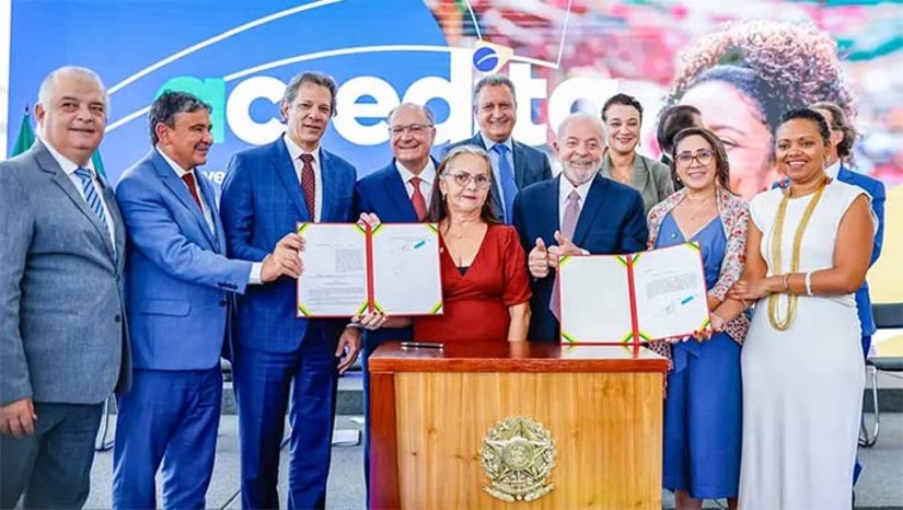 Imagem 1 -  O incentivo à renegociação de dívidas é inspirado no Desenrola Brasil, programa do Ministério da Fazenda que tem como público-alvo pessoas físicas com o CPF negativado e que foi prorrogado até 20 de maio. Já o Desenrola Pequenos Negócios tem como público-alvo os MEI, as microempresas e as pequenas empresas com faturamento bruto anual até R$ 4,8 milhões e que estão inadimplentes com dívidas bancárias.  Até o fim deste ano, os pequenos empresários poderão renegociar as dívidas que estavam inadimplentes até o dia da publicação da MP, previsto para esta terça-feira (23), na publicação regular do Diário Oficial da União.